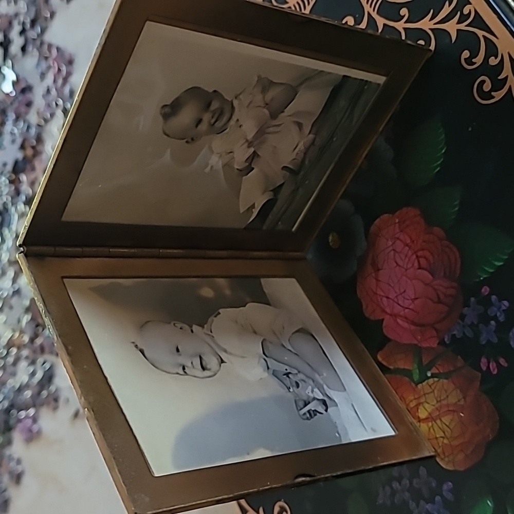Vintage Frame & Photographs - Picture 2 of 12